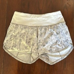 Lululemon Light Grey SpeedUp Shorts Size 2, 4”